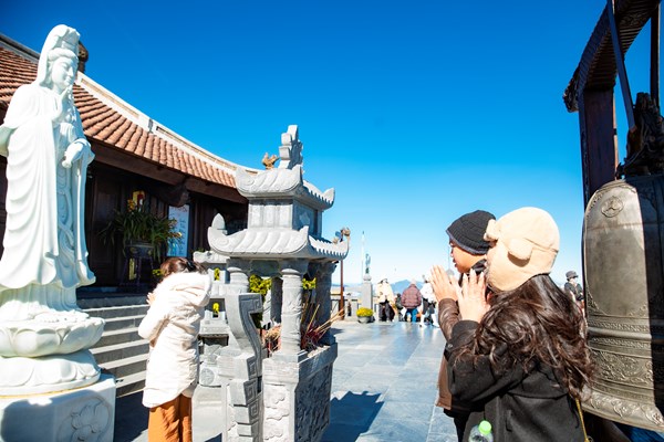 Tưng bừng khai mạc Lễ hội khèn hoa trên đỉnh thiêng Fansipan - Anh 6
