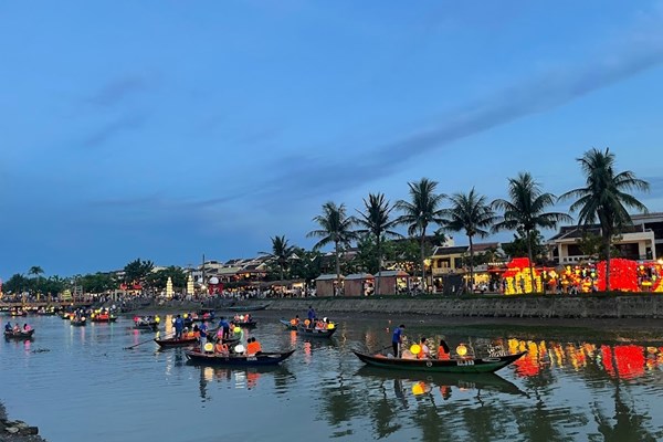 Hơn 215.000 lượt du khách đến Quảng Nam dịp Tết Nguyên đán - Anh 4