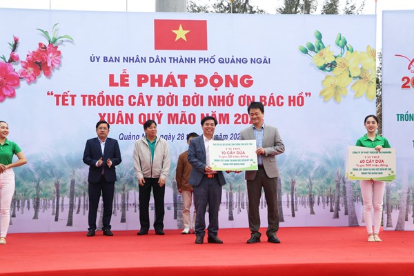 Quảng Ngãi đồng loạt ra quân hưởng ứng “Tết trồng cây đời đời nhớ ơn Bác Hồ” - Anh 2