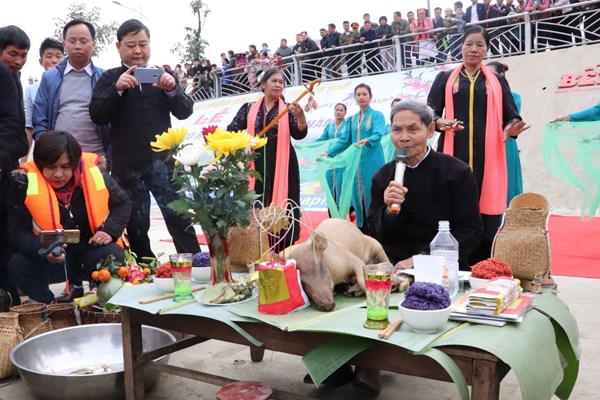 Độc đáo lễ hội đua thuyền Pa So ở Phong Thổ - Anh 1