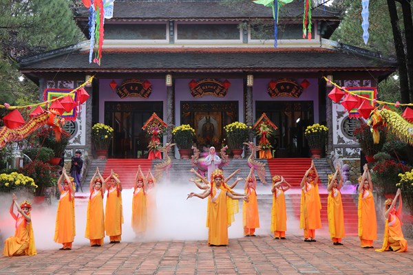 Khai hội đền Huyền Trân tại Huế - Anh 3