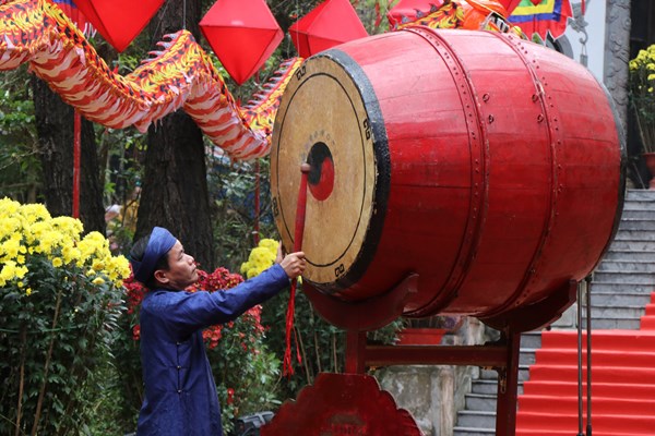 Khai hội đền Huyền Trân tại Huế - Anh 2
