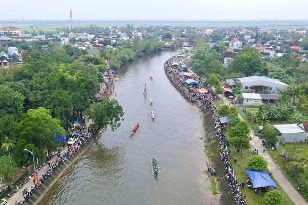 Tưng bừng đua trải truyền thống trên sông Vực - Anh 2