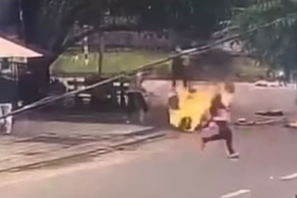 Vụ tưới xăng đốt người vì ghen:  Tạm giữ mẹ chồng và con dâu - Anh 1