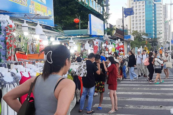 Khánh Hòa đặt mục tiêu doanh thu du lịch đạt 21.000 tỉ đồng - Anh 1
