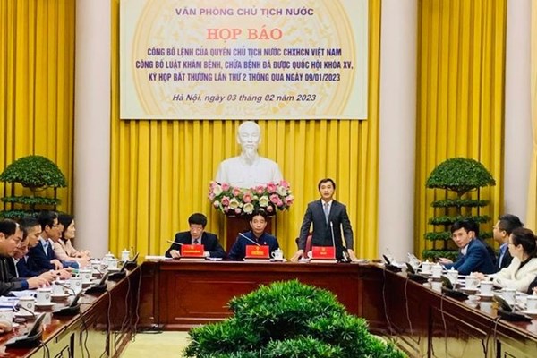 Công bố Lệnh của Quyền Chủ tịch nước về Luật Khám bệnh, chữa bệnh (sửa đổi) - Anh 1