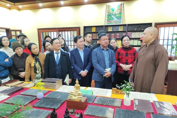 Triển lãm “Kinh sách Phật giáo” - Anh 2