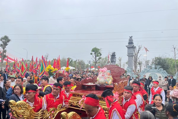 Lễ hội Tản Viên Sơn Thánh (Ba Vì): Tôn vinh những giá trị văn hoá truyền thống - Anh 3