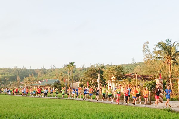 Kích cầu du lịch từ giải chạy marathon ở rừng ngập mặn Bàu Cá cái - Anh 4