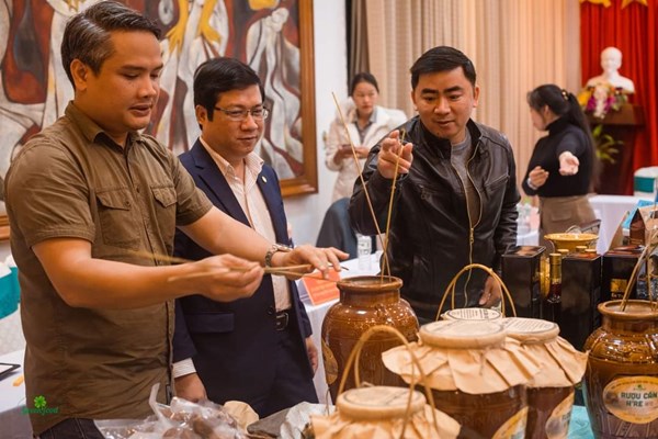 Nâng tầm thương hiệu rượu cần của đồng bào Hrê - Anh 1