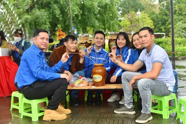 Nâng tầm thương hiệu rượu cần của đồng bào Hrê - Anh 5