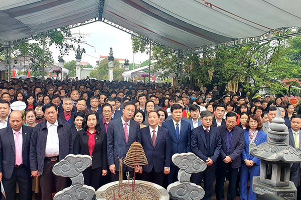 Dâng hương tưởng niệm Đại danh y Hải Thượng Lãn Ông Lê Hữu Trác - Anh 1