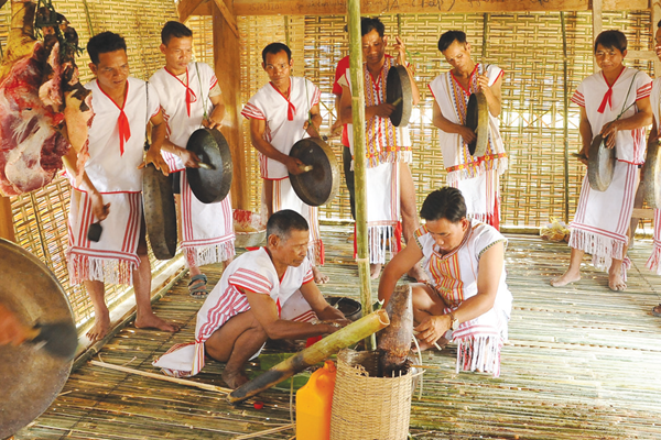 Độc đáo lễ “mở cửa kho lúa” của người Rơ Măm - Anh 1