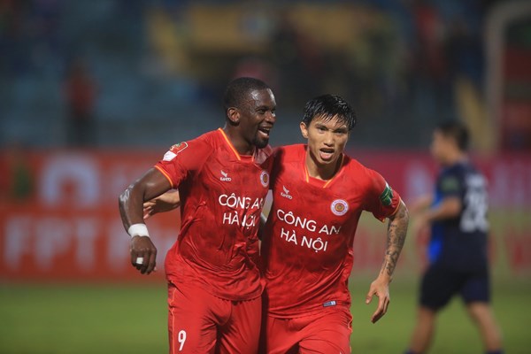 V.League 1-2023 khai màn: Sự trở lại của CAHN và giá trị người hâm mộ - Anh 1