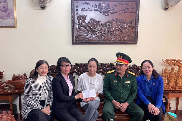 Thanh  niên viết đơn tình nguyện nhập ngũ: Góp sức trẻ vì mùa xuân quê hương - Anh 1