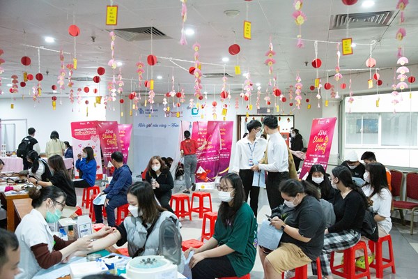 Có một lễ hội lan toả những câu chuyện nhân văn - Anh 2