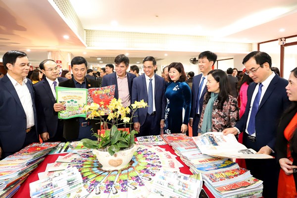 Phú Thọ: Khai mạc Hội báo Xuân Quý Mão 2023 - Anh 2
