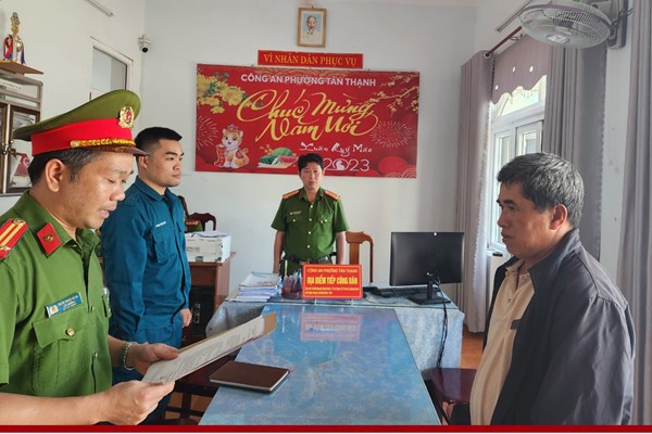 Khởi tố thuyền trưởng vụ chìm ca nô làm 17 người chết ở Quảng Nam - Anh 1