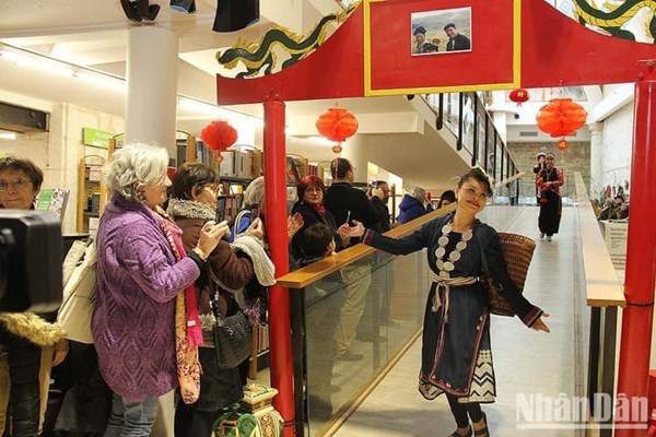 Ngày văn hoá Việt Nam tại Saintes - Pháp - Anh 2
