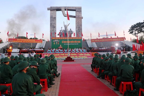 Hơn 3.300 thanh niên Ninh Thuận, Khánh Hòa lên đường nhập ngũ - Anh 2