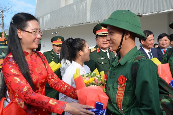 Quảng Ngãi tưng bừng ngày hội giao quân - Anh 1