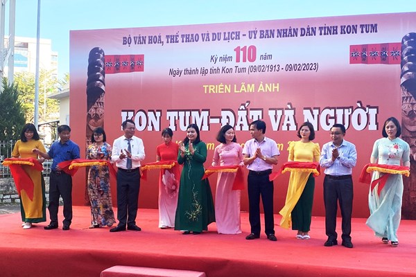 Triển lãm ảnh Kon Tum – Đất và người - Anh 1