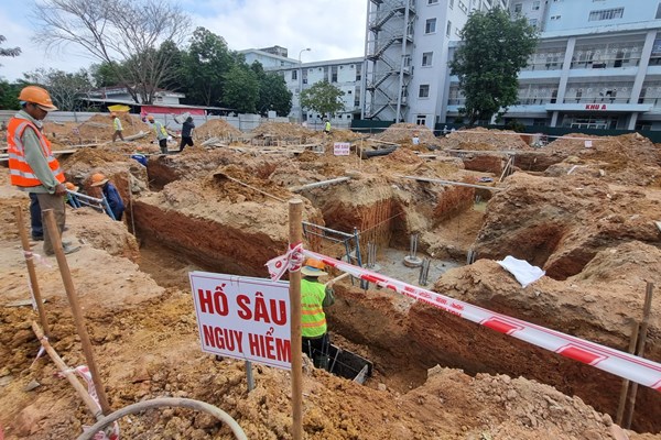 Quảng Ngãi: Ra quân đầu năm trên các công trình xây dựng, quyết tâm thắng lợi - Anh 6