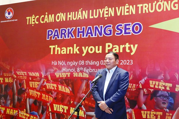 Người chạm đến trái tim của cổ động viên bóng đá Việt Nam - Anh 3