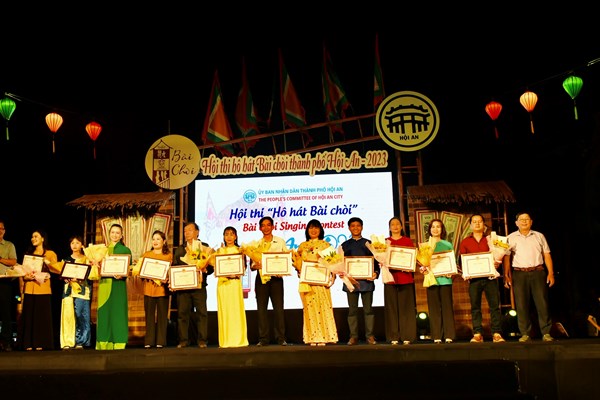 Hội An tôn vinh nghệ nhân, nghệ sĩ bài chòi - Anh 1