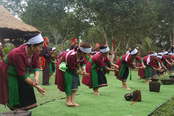 Rộn ràng sắc màu văn hóa các dân tộc tại 