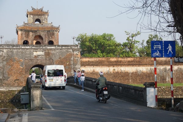 Đề xuất ý tưởng làm cầu gỗ đi bộ bắc qua Hộ Thành Hào (Kinh thành Huế): Liệu có thật sự khả thi? - Anh 2
