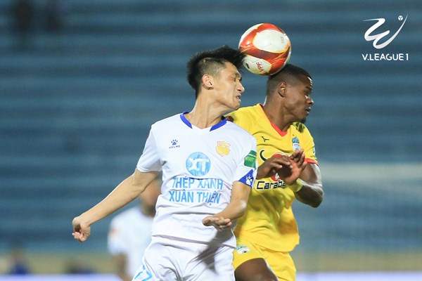 Hai trận đấu muộn V.League gay cấn đến phút cuối - Anh 3