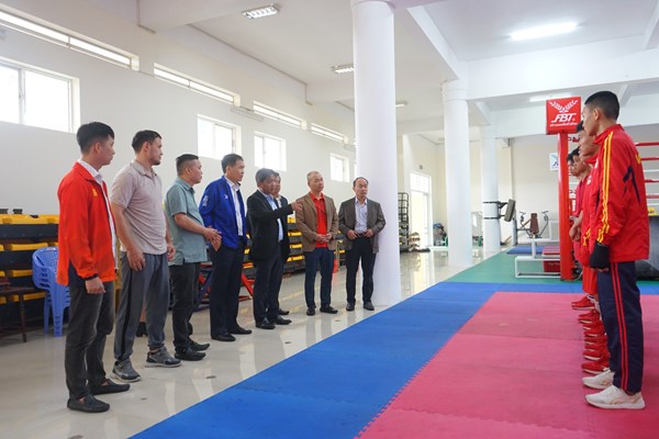 Thứ trưởng Hoàng Đạo Cương kiểm tra công tác huấn luyện chuẩn bị SEA Games 32 tại Trung tâm HLTTQG Đà Nẵng - Anh 5