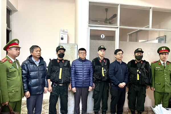 Bắt Giám đốc Trung tâm Đăng kiểm xe cơ giới Thừa Thiên Huế - Anh 1