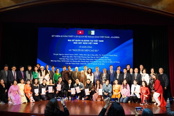 Công trình nghệ thuật hợp tác​​​​​​​ Việt Nam - Algeria qua tác phẩm “Người đi dép cao su”: Hình tượng Hồ Chí Minh trong kịch của tác giả Algeria - Anh 3
