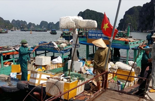 Giảm thiểu rác thải nhựa trong hoạt động du lịch: Cần hành động ngay! - Anh 1