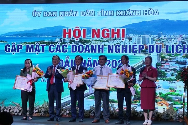 Khánh Hòa: Xem xét ban hành cơ chế, chính sách hỗ trợ doanh nghiệp sớm phục hồi hoạt động du lịch - Anh 4