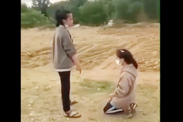 Làm rõ vụ nữ sinh bị đánh đập, làm nhục phản cảm - Anh 1