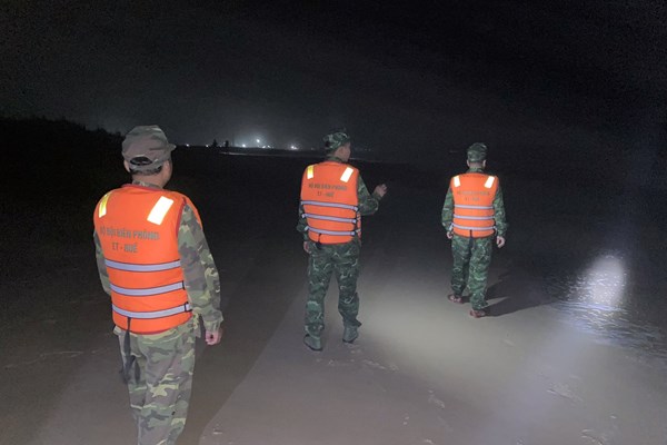 Chìm tàu trên biển, một ngư dân mất tích - Anh 2