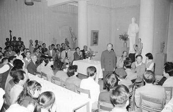 Đường lối văn nghệ của Đảng trong cách mạng tư tưởng và văn hóa từ sau 1943 - Anh 1