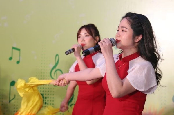 Y, bác sĩ biểu diễn văn nghệ chào mừng ngày Thầy thuốc Việt Nam 27.2 - Anh 2