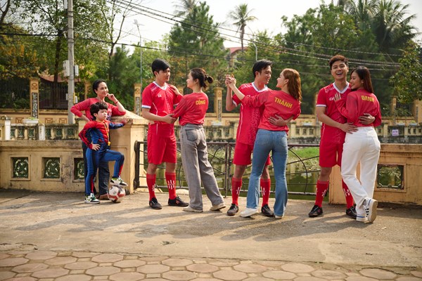 Lan Phương – Doãn Quốc Đam “nên duyên” trong “Gia đình mình vui bất thình lình” - Anh 4