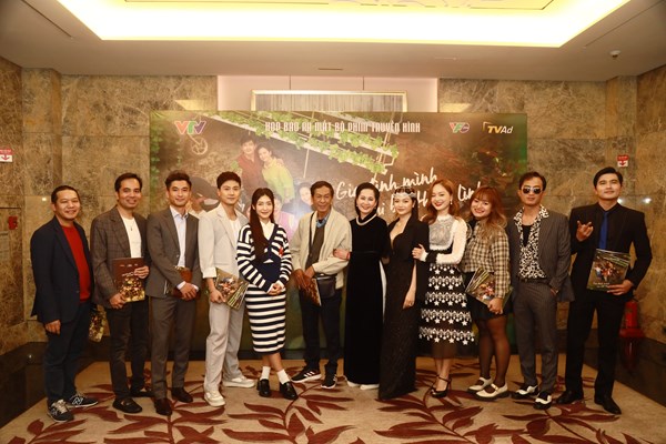 Lan Phương – Doãn Quốc Đam “nên duyên” trong “Gia đình mình vui bất thình lình” - Anh 1