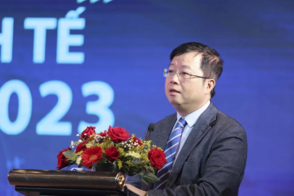 Tìm giải pháp để tháo gỡ khó khăn kinh tế báo chí - Anh 4