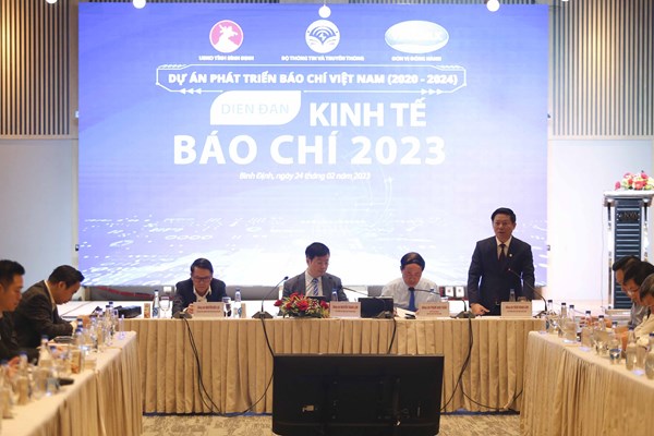 Tìm giải pháp để tháo gỡ khó khăn kinh tế báo chí - Anh 3