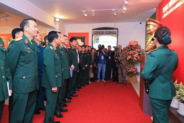 Gần 200 ảnh, tài liệu, hiện vật tại triển lãm “Trung tướng Đồng Sỹ Nguyên - Dấu ấn con đường huyền thoại” - Anh 1