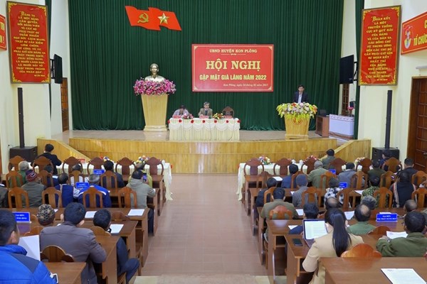 Huyện Kon Plông (Kon Tum): Tuyên dương 99 già làng tiêu biểu - Anh 1