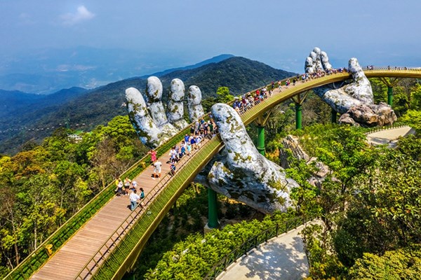 Kỷ niệm 11 năm đồng hành: Traveloka công bố chương trình tri ân du khách Việt - Anh 2