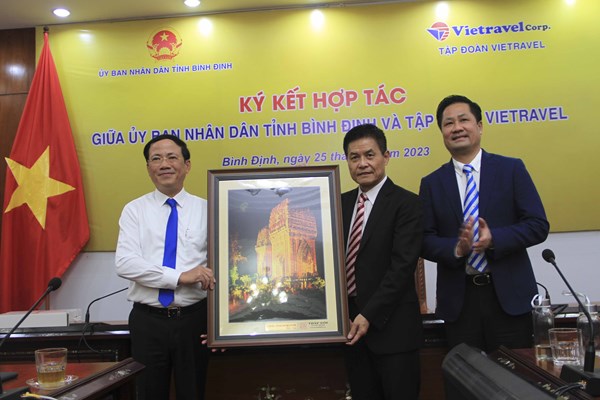Đẩy mạnh hợp tác, quảng bá hình ảnh du lịch Bình Định - Anh 4