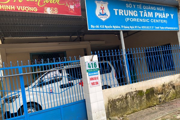 Giám đốc Trung tâm Pháp y Quảng Ngãi bị bắt giữ để điều tra về hành vi “nhận hối lộ” - Anh 1